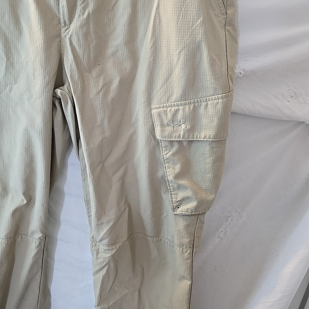 Under Armour Nylon Cargo Pants Men's Size 38 x 32 Khaki Outdoor Hiking Fishing - Picture 3 of 15